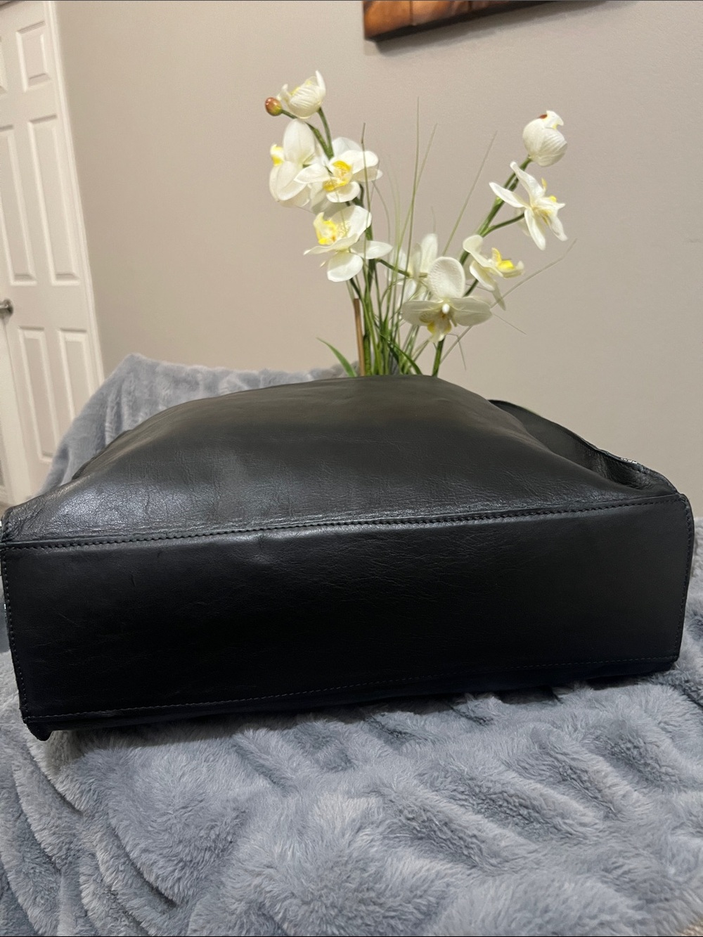 Krole Black Leather Reversible Tote Bag EUC retail $245 - Picture 6 of 6